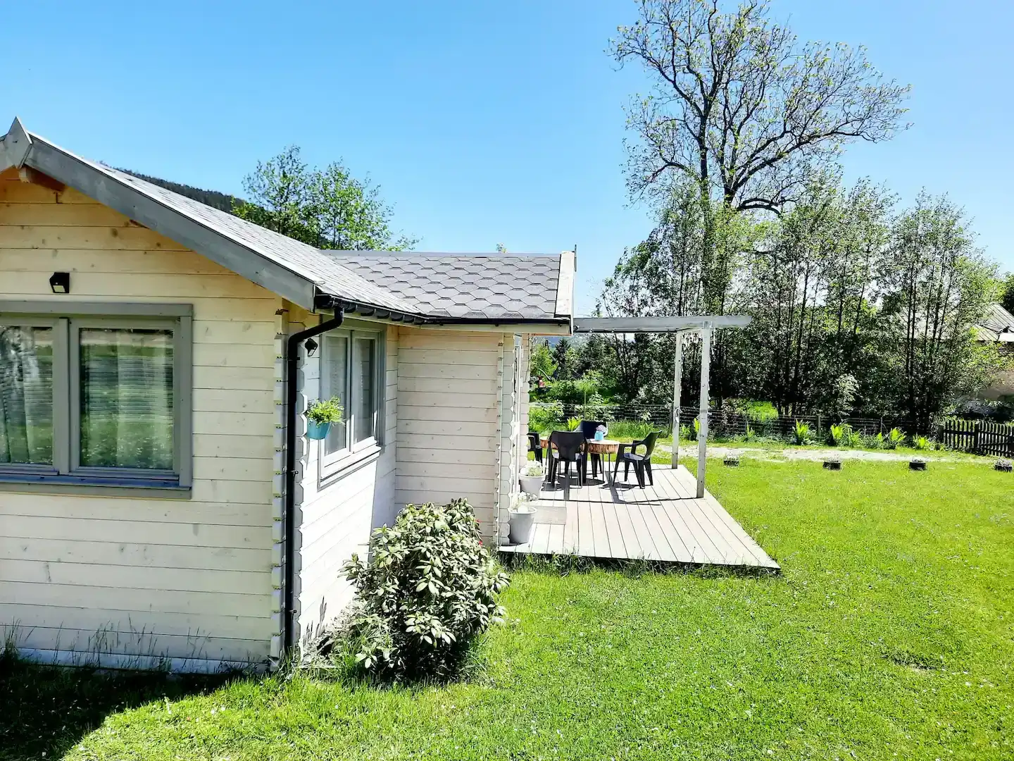 Ferienhaus im Sommergarten