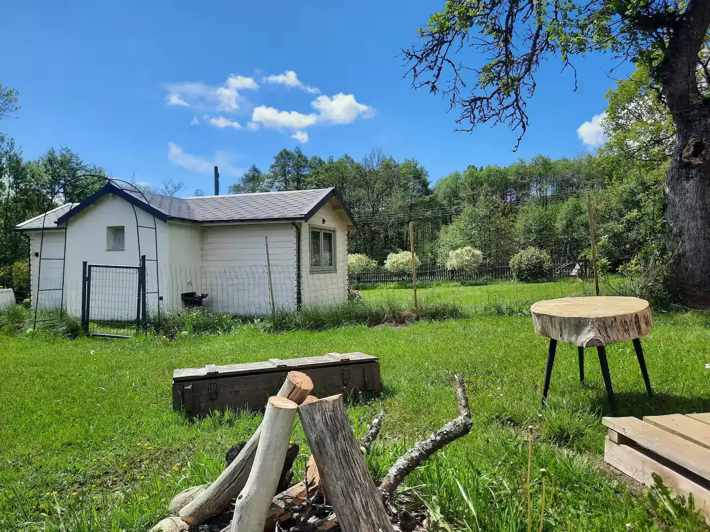 Garten mit Feuerstelle