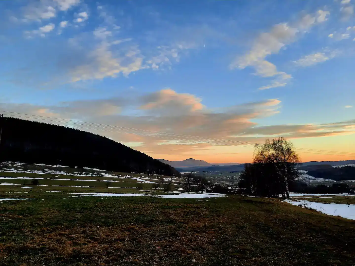 Sonnenuntergang über den Bergen