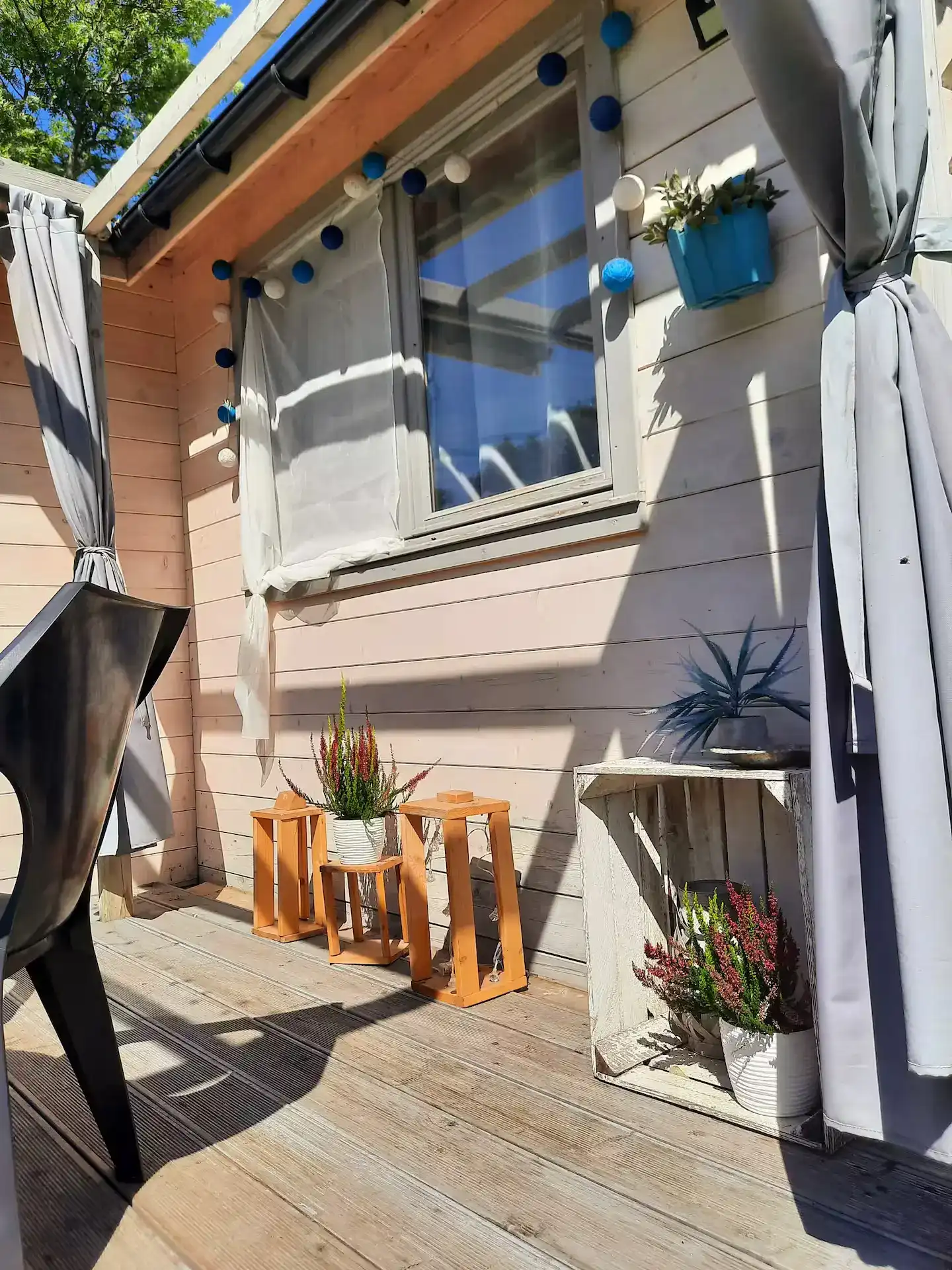Eingang zur sonnigen Terrasse